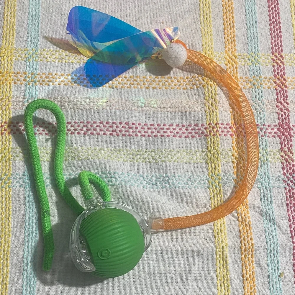 WhiskerChase Self-Rolling Balls - Green